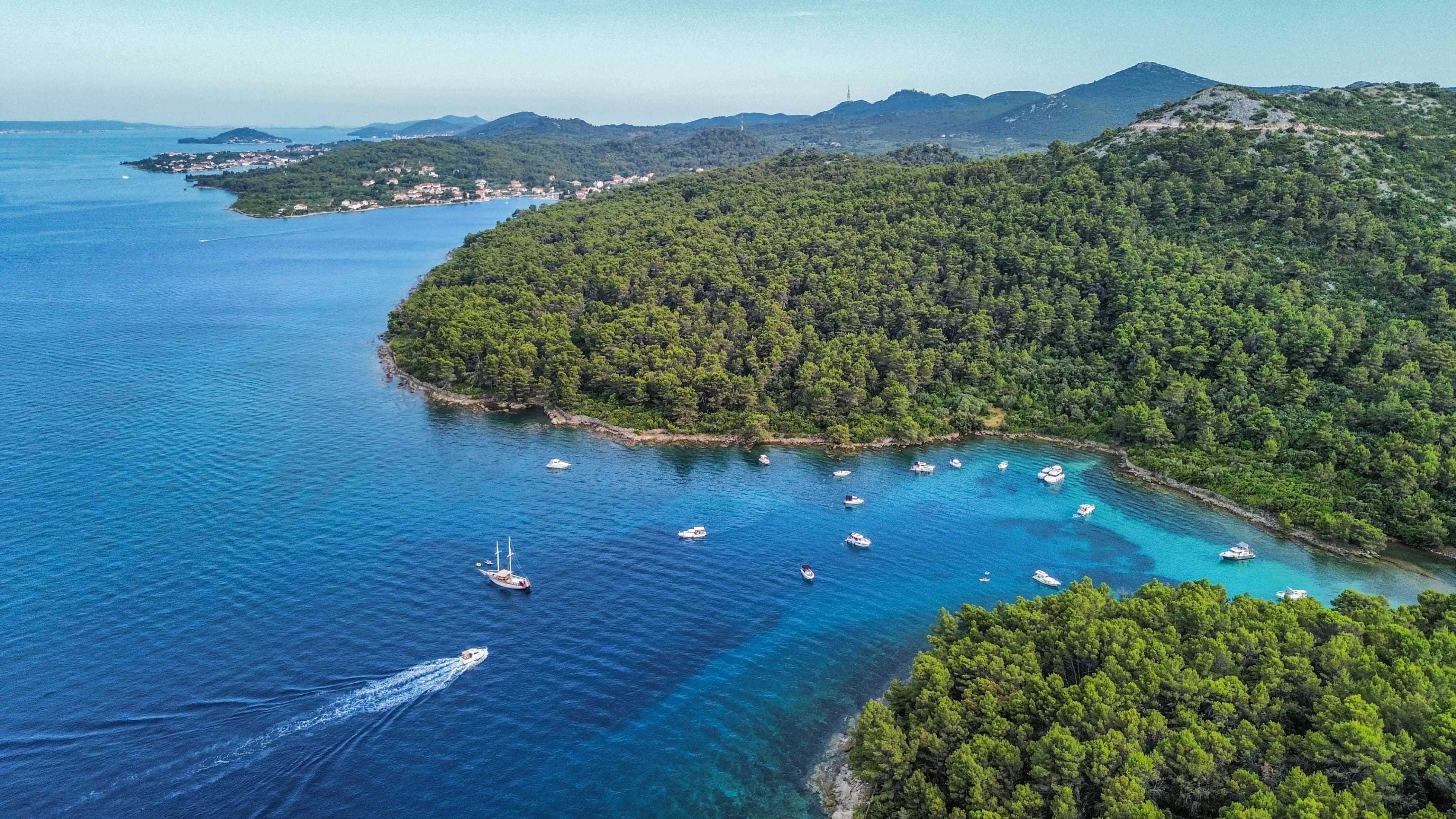 Widok wyspy i morza w okolicach Zadaru