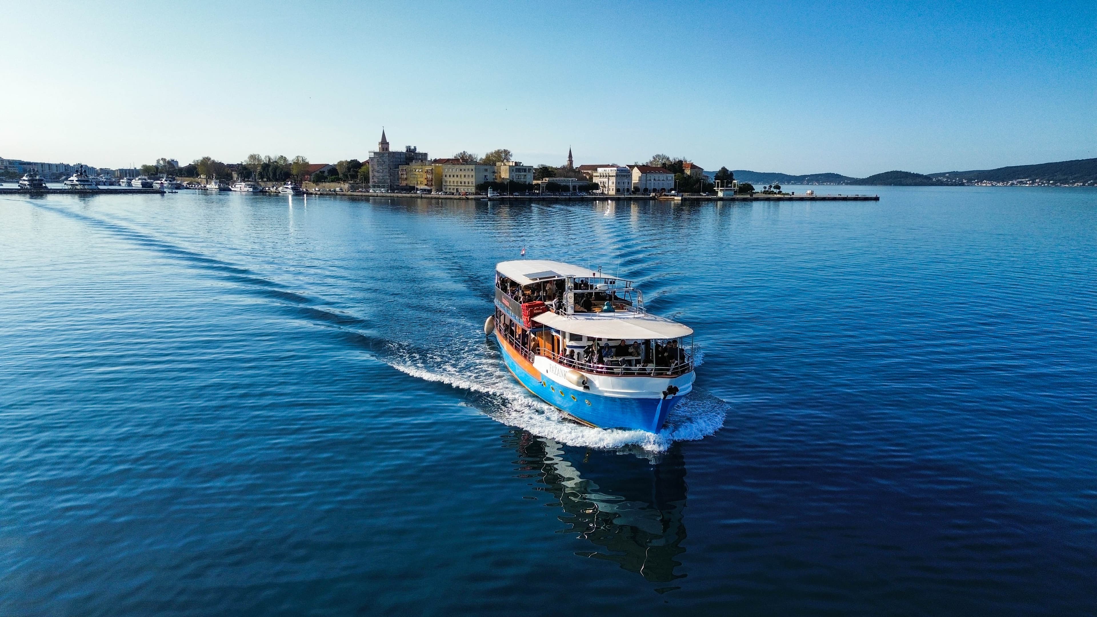 Statek Blue Zadar na wodzie