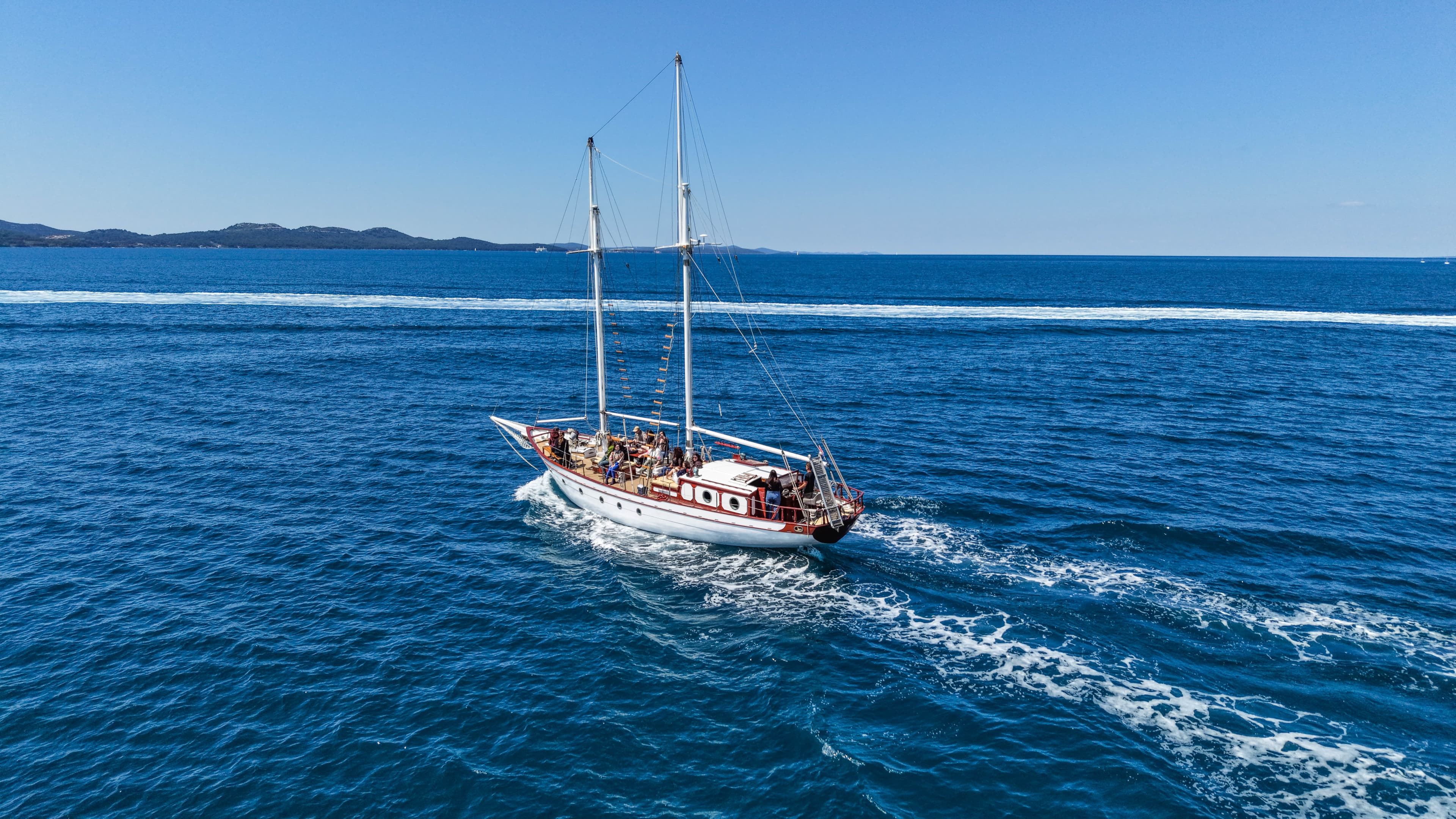 WYSPA UGLJAN – REJS ŻAGLOWCEM + TRADYCYJNY POCZĘSTUNEK