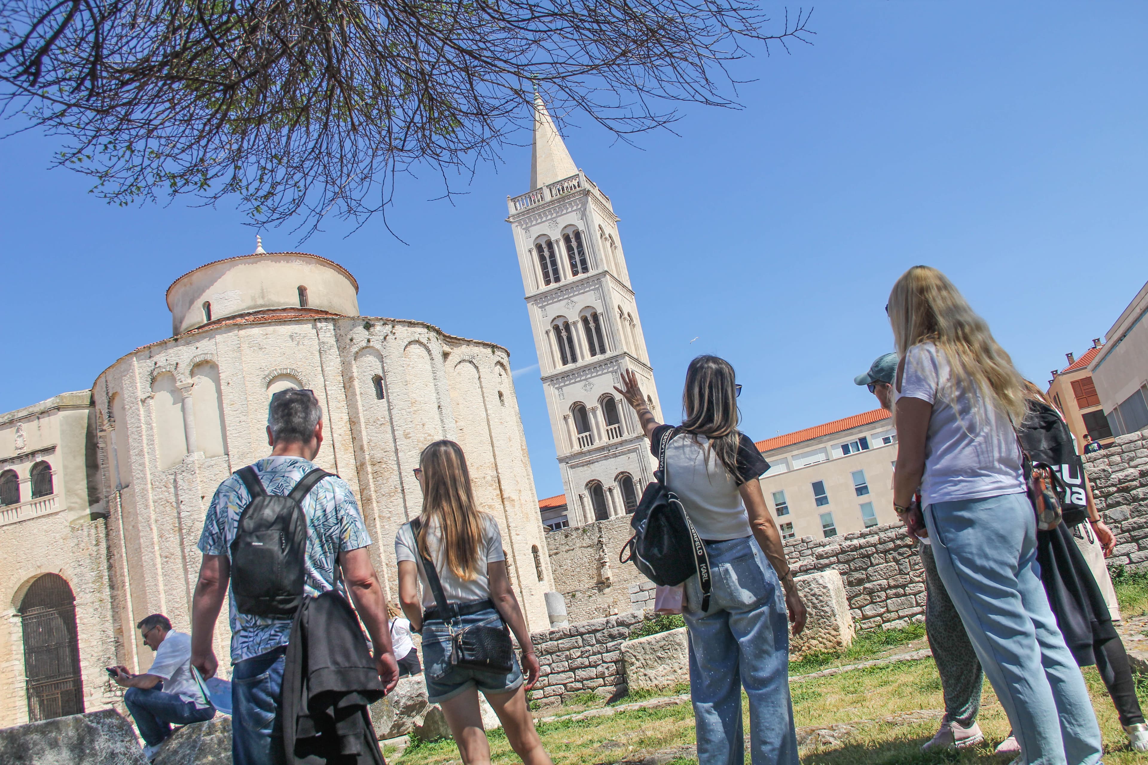 ZWIEDZANIE ZADARU Z LICENCJONOWANĄ PRZEWODNICZKĄ